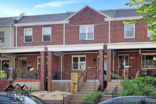 Building Photo - 332 19th St NE