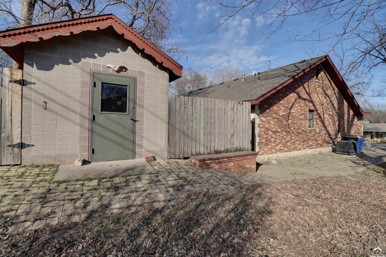 1027 Pine St, Eudora, KS 66025 House Rental in Eudora, KS