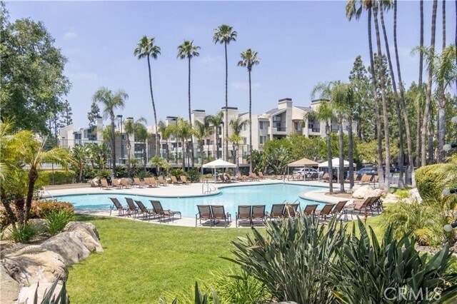 Foto principal - 21520 Burbank Blvd