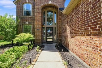 Building Photo - 5526 Walnut Glen Ln
