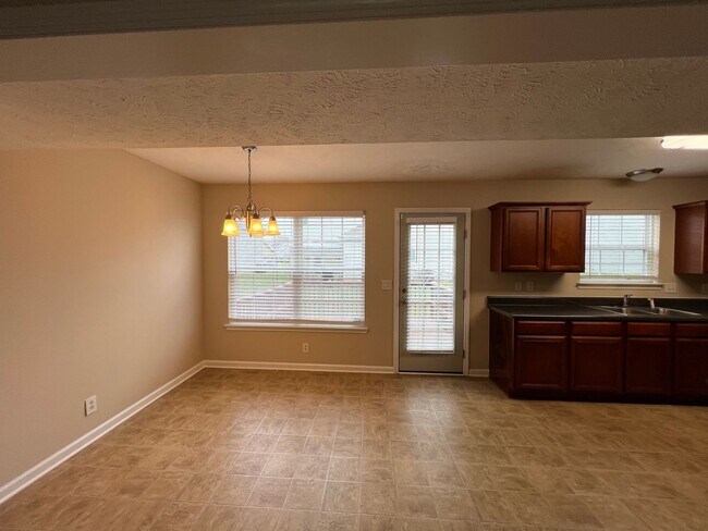 Building Photo - Half Off First Month's Rent! 3 BR 2.5 BA Home Located in Culdesac in Evergreen Farms - Available Now