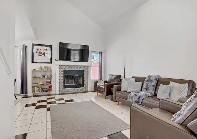 Foto del edificio - 1428 Daybreak Rd