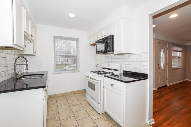 Foto del edificio - 4914 Lincoln Ave