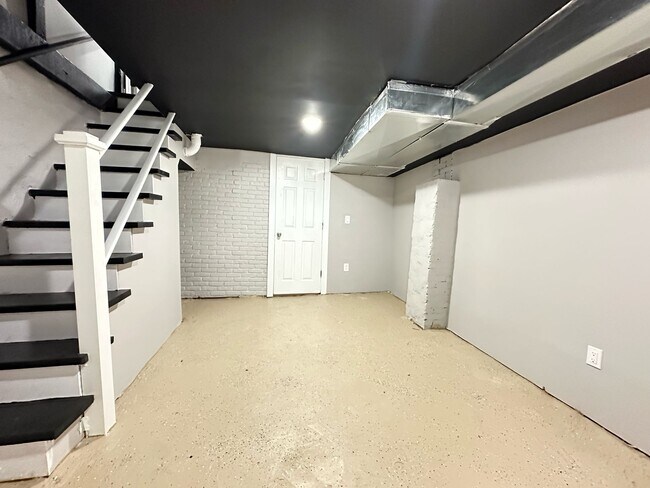 Building Photo - 2806 Cantrell St