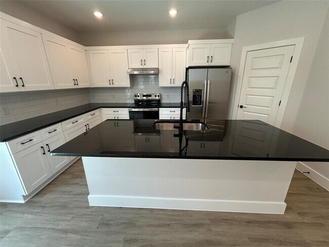Building Photo - 7601 Bow Ct