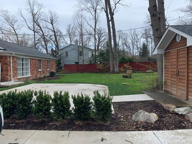 Foto del edificio - Charming 3-Bedroom Home with Spacious Backyard – Prime Location