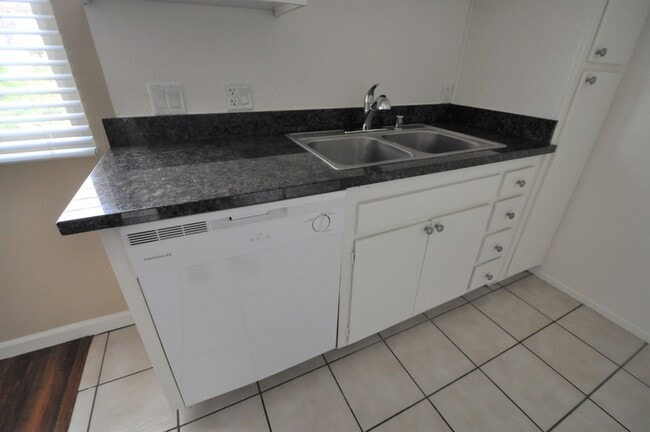 Foto del edificio - 7101 Haskell Ave