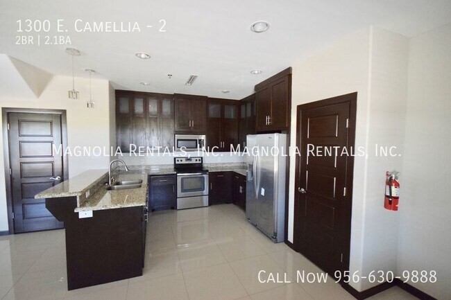 Building Photo - Mcallen Townhouse 2 Bed 2.5 Bath