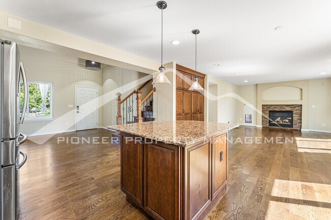 Building Photo - Single Family Home with 2 Car Garage and C...
