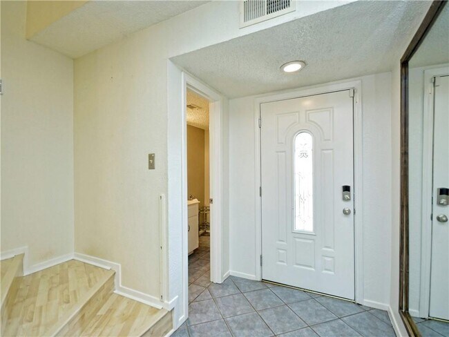 Building Photo - 1109 Hermitage Dr