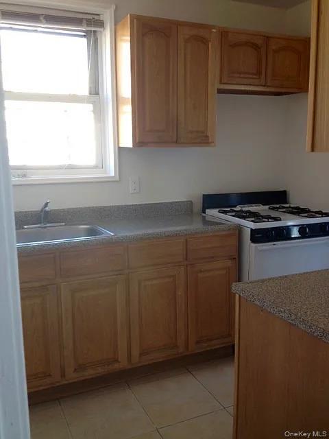 Foto del edificio - 1332 Metropolitan Ave