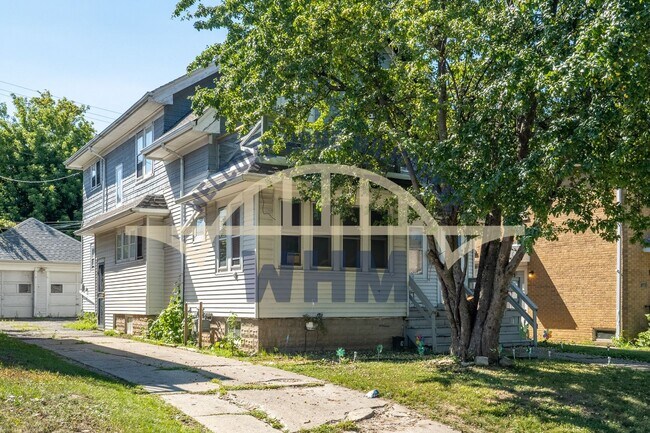 Building Photo - Welcome Home to this Cozy 2 Bedroom Upper ...