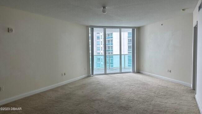 Foto del edificio - 241 Riverside Dr