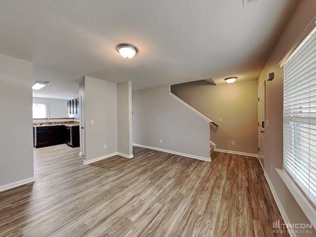 Foto del edificio - 905 Farnsworth Dr