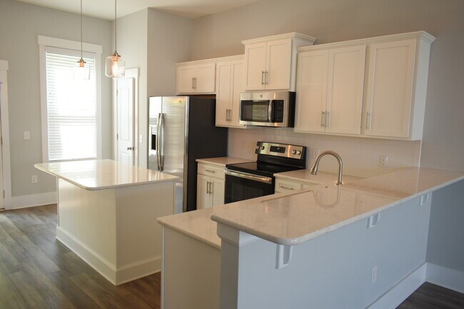 Building Photo - 4024 Tamarisk Ln