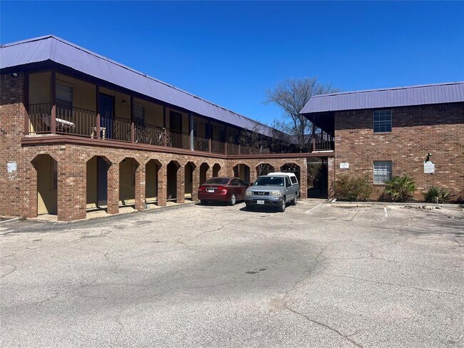 Building Photo - 1410 W N Loop Blvd