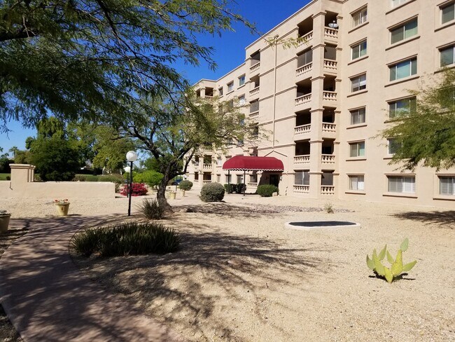 Building Photo - Fabulous 2 Bed - 2 Bath Condo in South Sco...