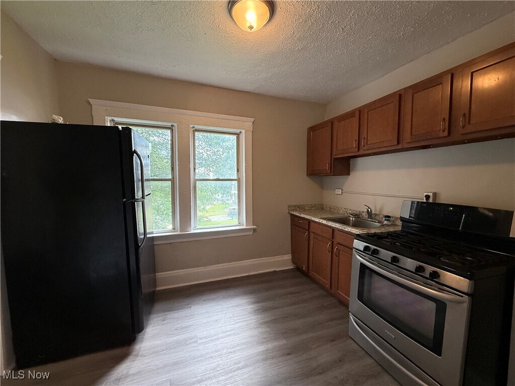 Foto principal - 8208 Denison Ave
