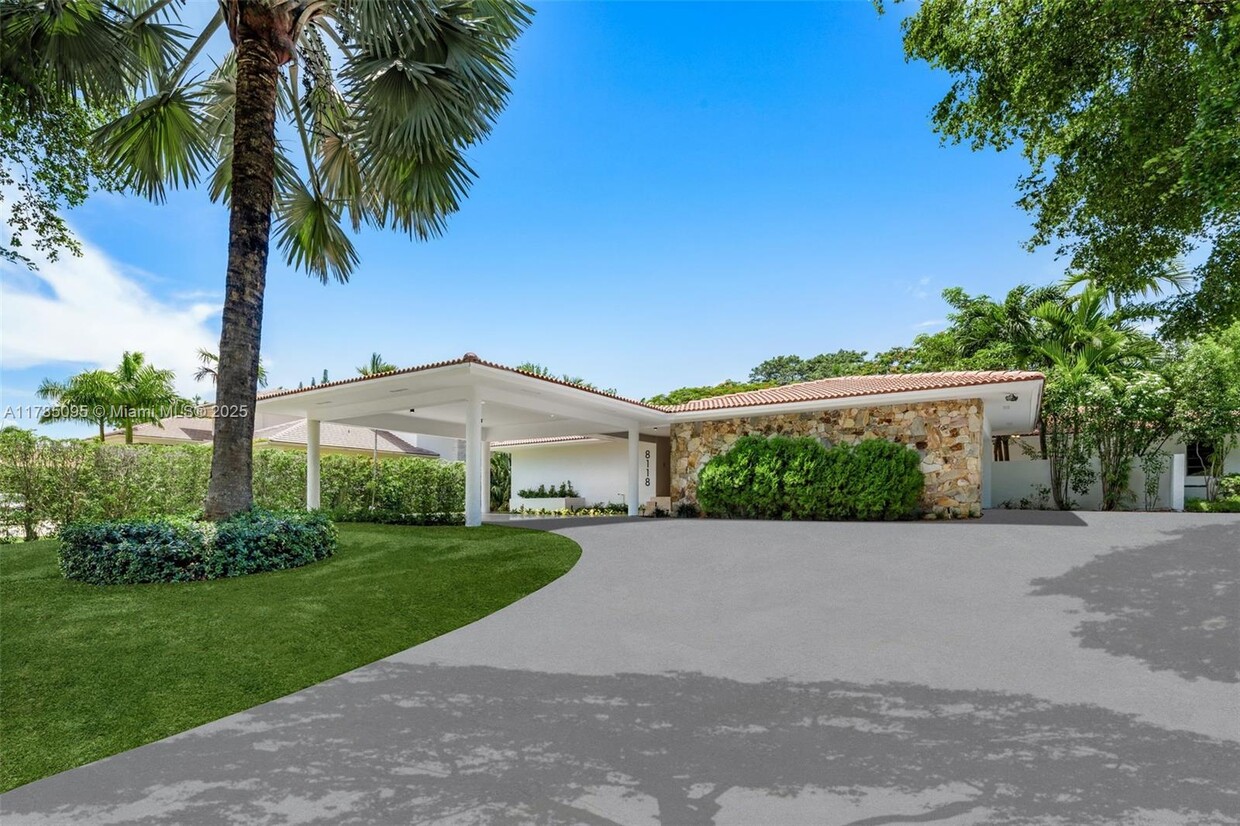 Primary Photo - 8118 Los Pinos Blvd