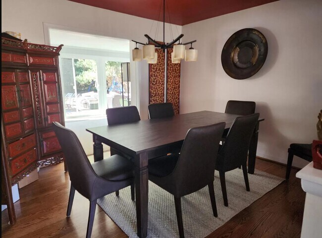 Building Photo - 415 Neale Ave