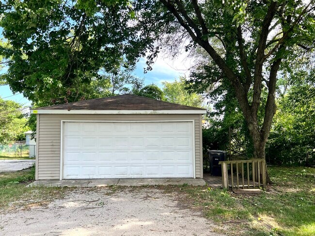 Foto del edificio - 2313 Caton Farm Rd