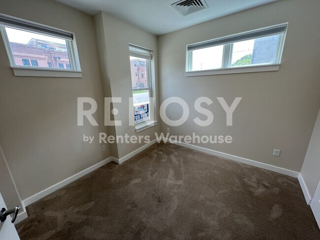 Foto del edificio - 770 24th St