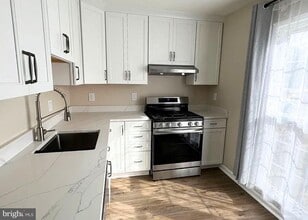 Building Photo - 10108 Sabin Dr