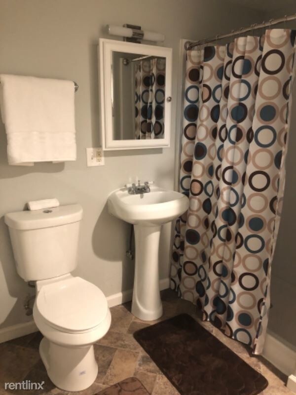 Foto del edificio - 1 br, 1 bath Apartment - 16 81st Ave SE