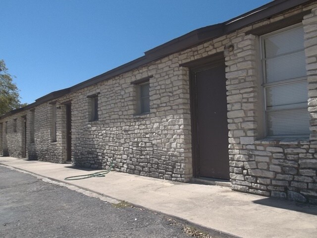 Primary Photo - 1134 W Hwy 190