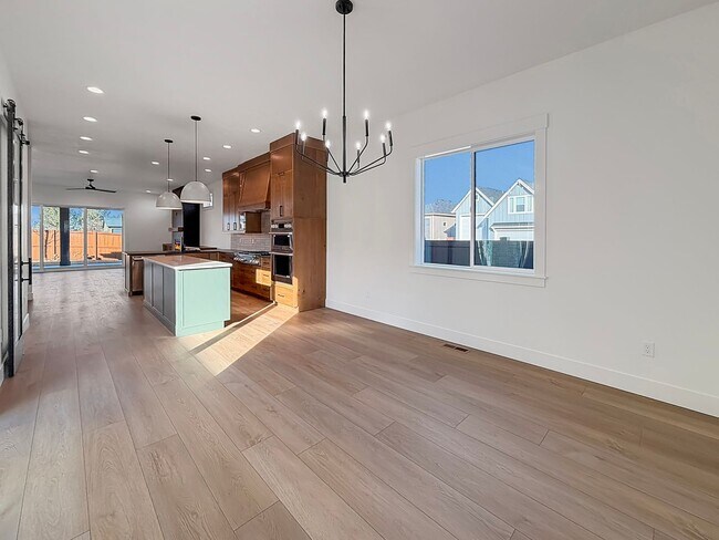 Foto del edificio - Luxury New Construction in Centerra: 4-Bed High-End Home, Dog Friendly, Fenced Yard, Near Downtow...