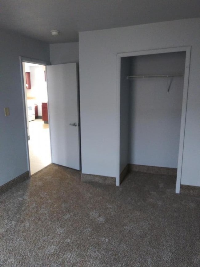 Building Photo - 2 bedroom in Cleveland OH 44102