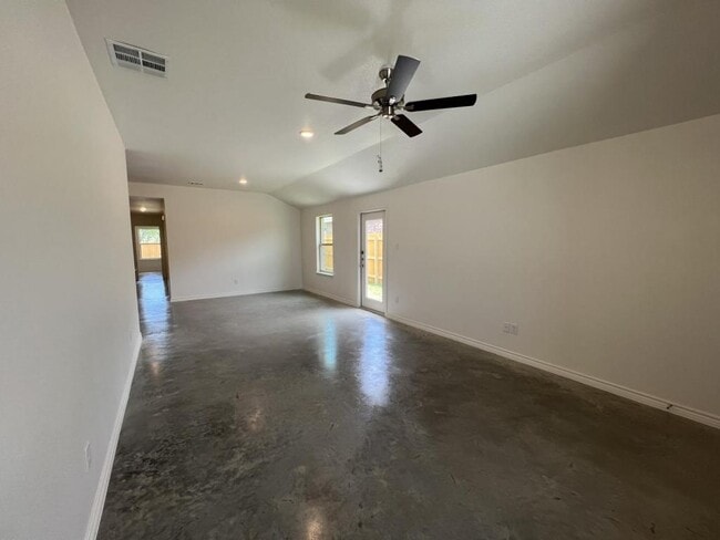 Foto del edificio - 113 Wind Ridge Dr