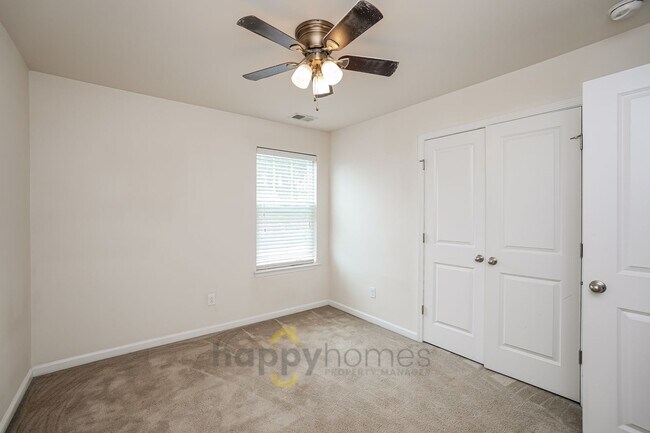 Foto del edificio - 350 Spectrum Rd