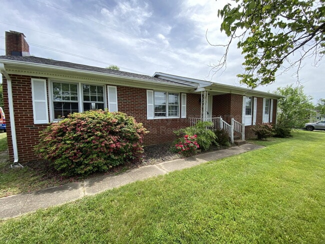 Building Photo - 1804 Sherwood Dr