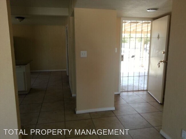 Foto del edificio - 3 br, 2 bath House - 4914 BLANTON DRIVE
