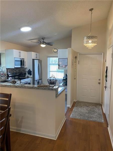 Foto del edificio - 8615 Jasmine Way