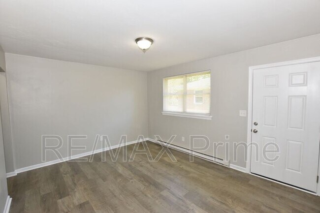 Building Photo - 7919 Thompson Rd