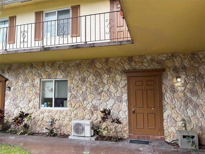 Foto principal - 9200 NW 38th Dr