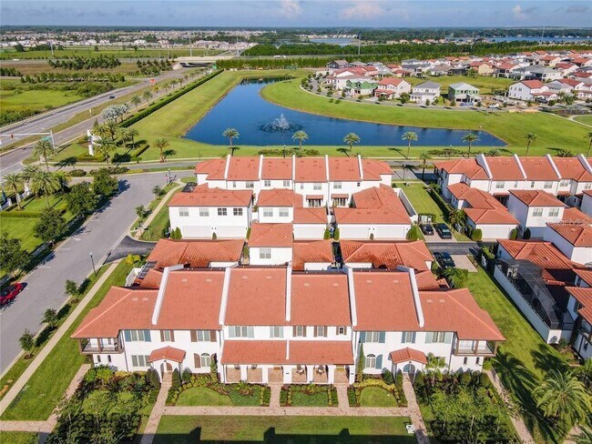 Building Photo - 8927 Fountain Palm Alley