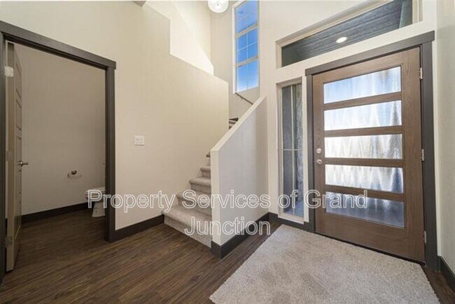 Foto del edificio - 2469 Apex Ave