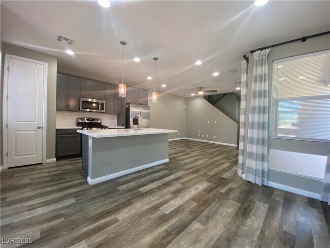 Foto del edificio - 788 Last Dance Pl