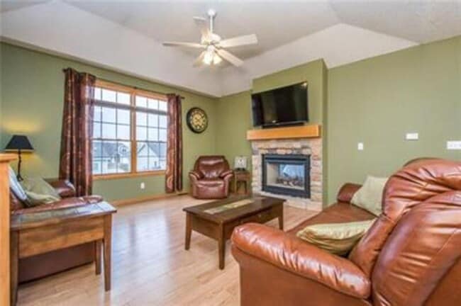 Foto del edificio - 523 E 4th St