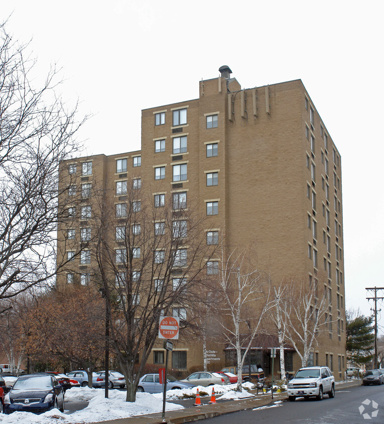 Building Photo - McDade-Chichilla Apartments