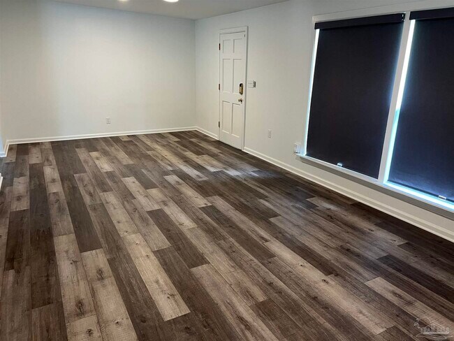 Foto del edificio - 6123 Hilltop Rd
