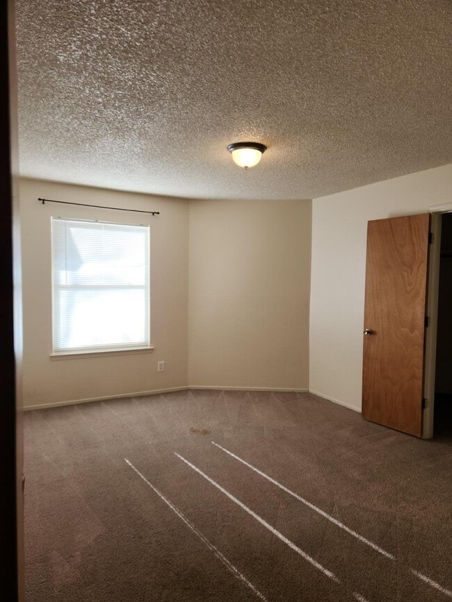 Building Photo - 5325 Heritage Way NE