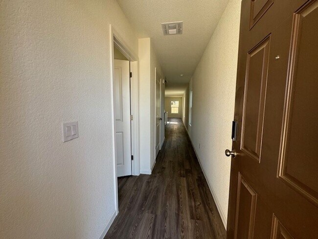 Building Photo - 3BR, 2BA Brand New Home with Garage in Gat...