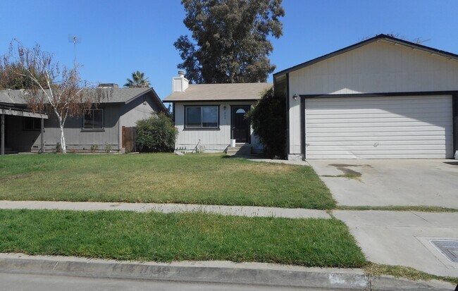 Foto del edificio - 902 BELMONT ST 3 BEDROOM 2 BATH TULARE
