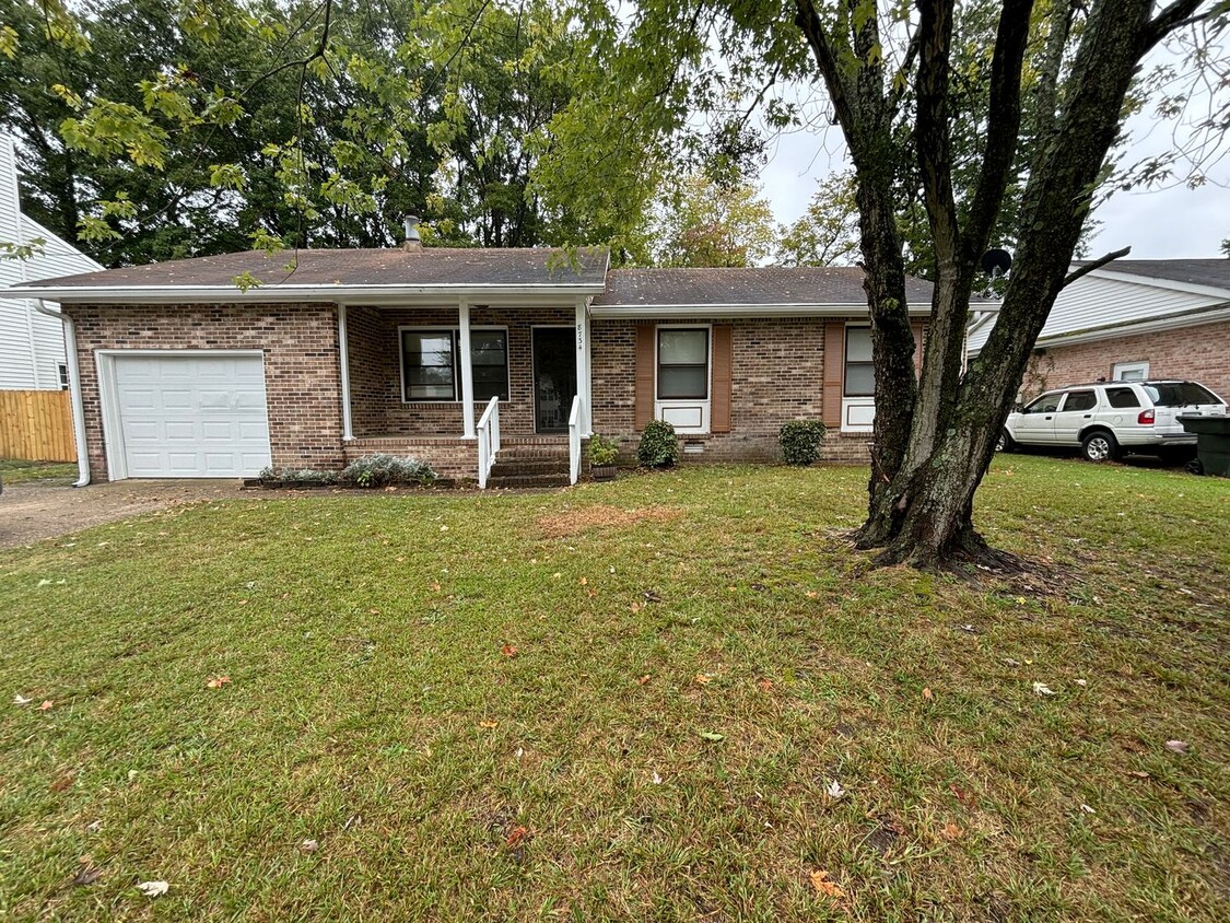 Foto principal - Beautiful Brick Ranch Style Home Features ...