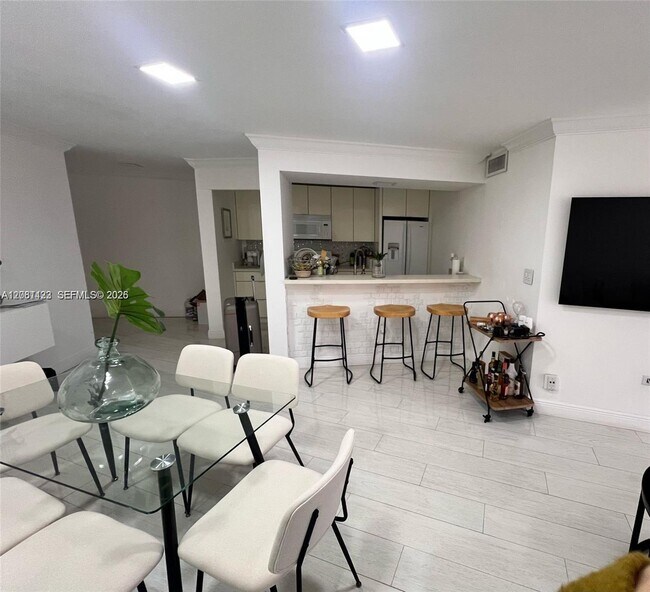 Foto del edificio - 6955 NW 186th St