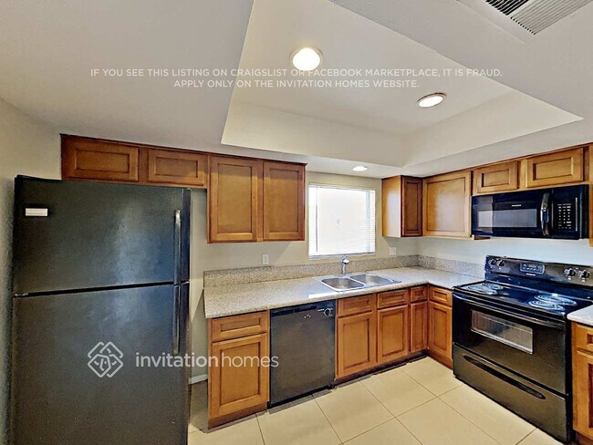 Foto del edificio - 7016 W Wilshire Dr